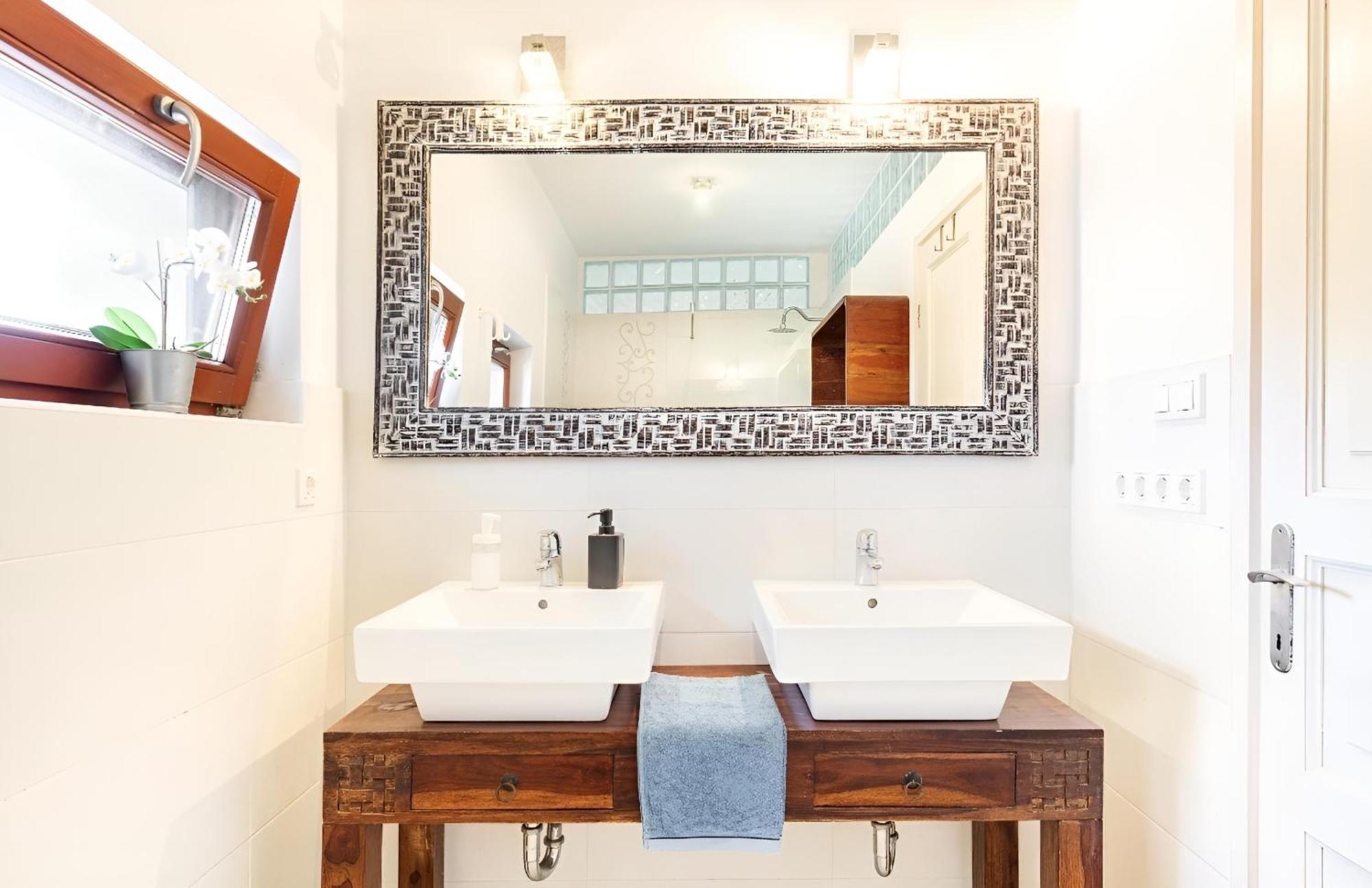 Maharaja Mountain Palace With Free Privat Parking And Garden Budapest Exteriör bild